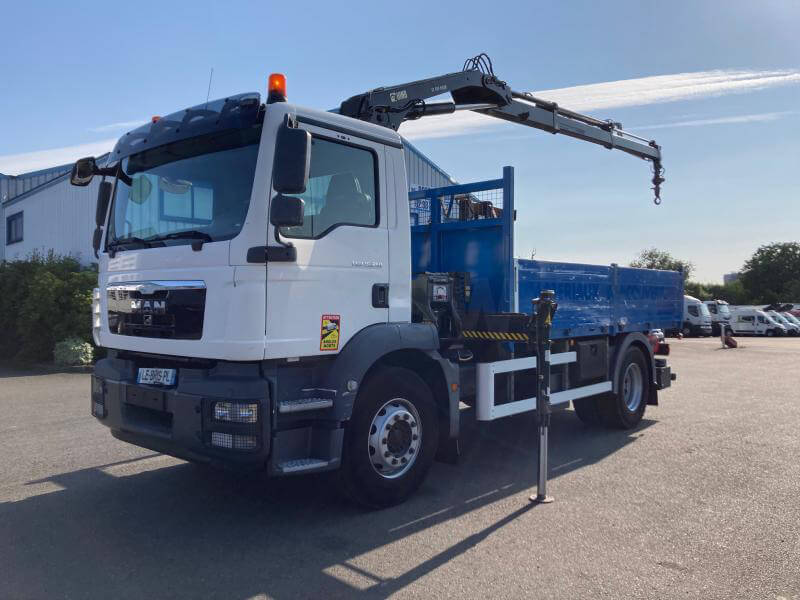 Hybrid modifié en camion à plateaux mobiles indépendants: Pelle et Grue Palfinger Blog-article-zoom-sur-le-camion-porteur