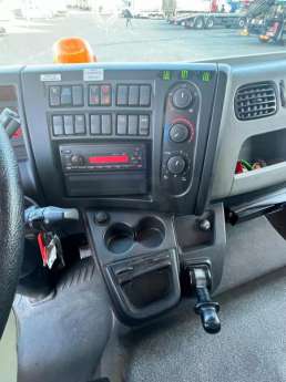 Camion porteur Renault D-Series 13.240