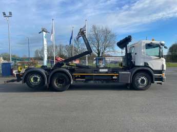 Camion porteur Scania P 410