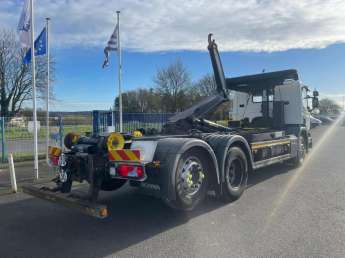 Camion porteur Scania P 410