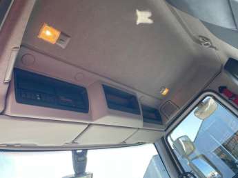 Camion porteur Renault D210.14 