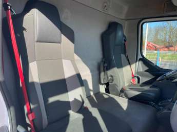 Camion porteur Renault D210.14 