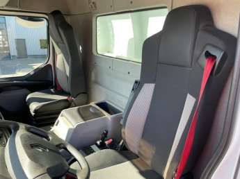Camion porteur Renault C320 