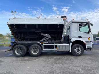 Camion porteur Mercedes Arocs 3343
