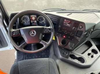 Camion porteur Mercedes Arocs 3343