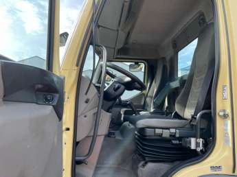 Camion porteur DAF LF 220