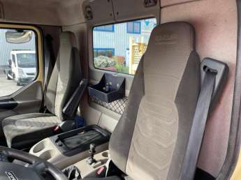 Camion porteur DAF LF 220