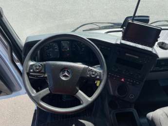 Camion porteur Mercedes Antos 2532