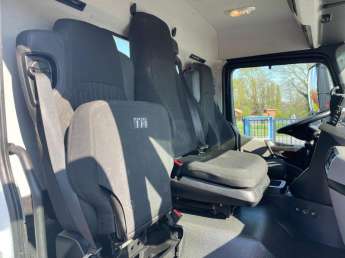 Camion porteur Mercedes Antos 2532