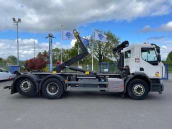 Camion porteur Renault C380 