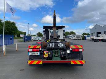 Camion porteur Renault C380 