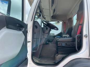 Camion porteur Renault C380 