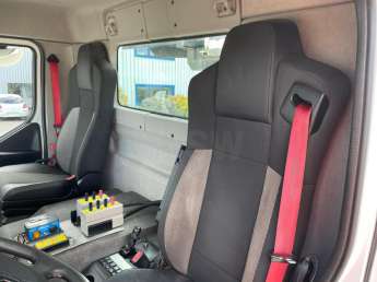 Camion porteur Renault C380 