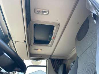 Camion porteur DAF CF480 