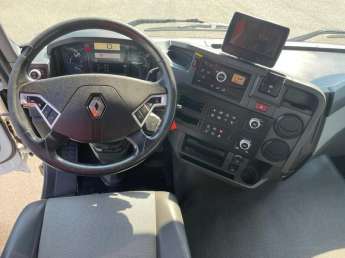 Camion porteur Renault C380 
