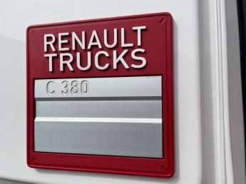 Camion porteur Renault C380 