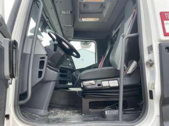 Camion porteur Renault C380 