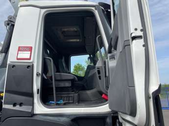 Camion porteur Renault C380 
