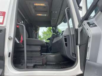 Camion porteur Renault C380 