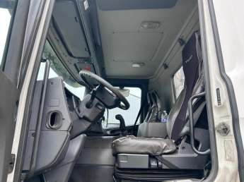 Camion porteur Scania P 380