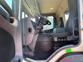 Camion porteur Scania P380 
