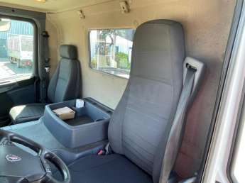 Camion porteur Scania P380 