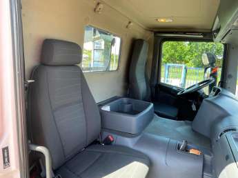 Camion porteur Scania P380 