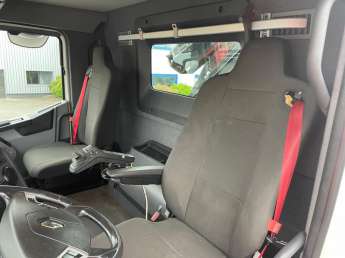 Camion porteur Renault C440 
