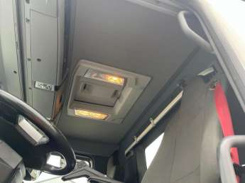 Camion porteur Renault C440 
