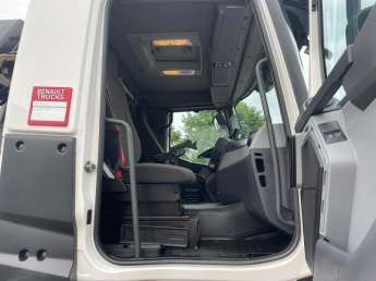 Camion porteur Renault C440 