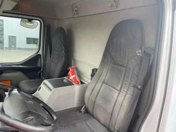 Camion porteur Renault MIDLUM 270 DXi 