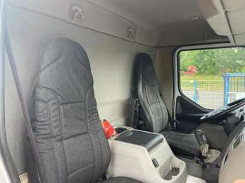 Camion porteur Renault MIDLUM 270 DXi 