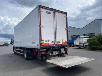 Camion porteur Renault D WIDE 320 