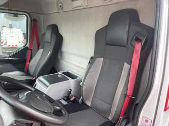 Camion porteur Renault D WIDE 320 