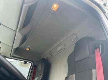 Camion porteur Renault D WIDE 320 