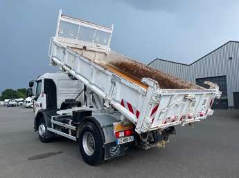 Camion porteur Renault C380 