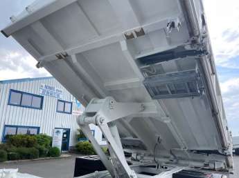 Camion porteur Renault C380 