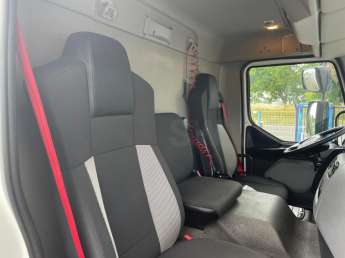 Camion porteur Renault C380 