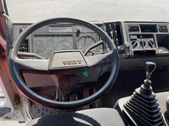 Camion porteur Volvo FL6 