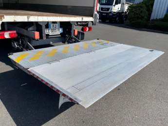 Camion porteur Mercedes ATEGO 12.18 