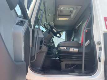 Camion porteur Renault C430 