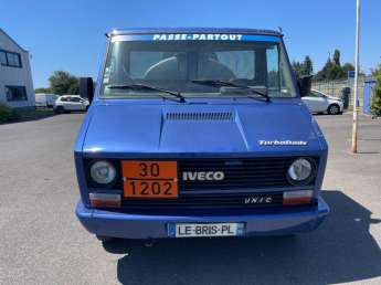 Camion porteur Iveco DAILY 35.10 