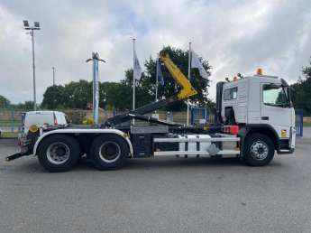 Camion porteur Volvo FM 420 