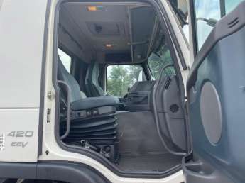 Camion porteur Volvo FM 420 