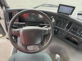 Camion porteur Volvo FM 420 
