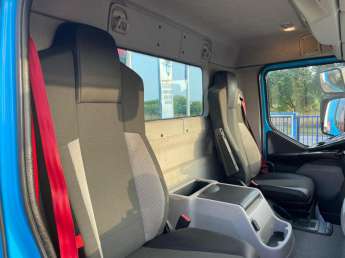 Camion porteur Renault C320 