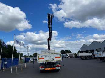 Camion porteur Renault C380 