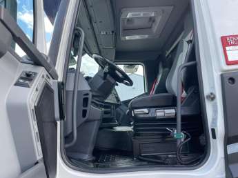 Camion porteur Renault C380 