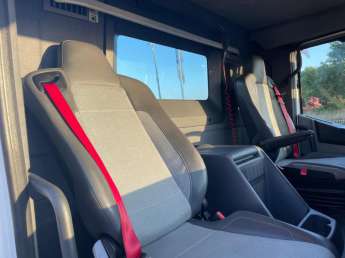 Camion porteur Renault C430 