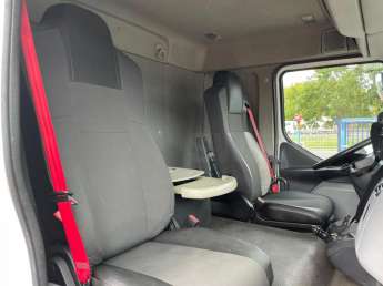 Camion porteur Renault D250 NARROW D12 